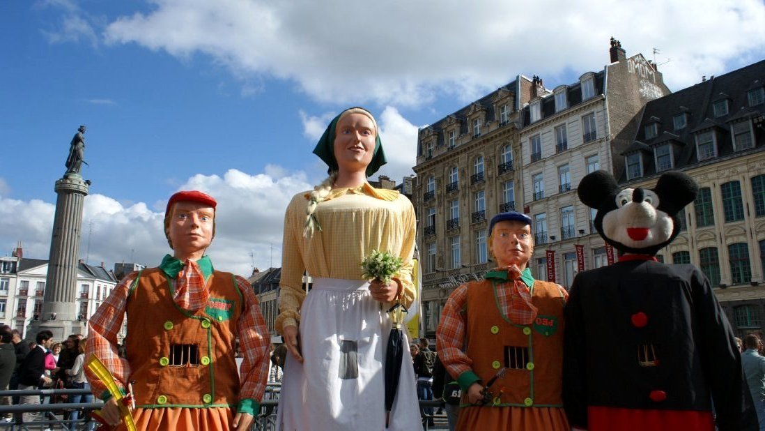 Les géants du Nord : traditions vivantes entre fête, légende et patrimoine