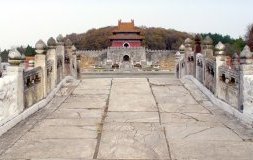 Pékin : tombeaux des Ming