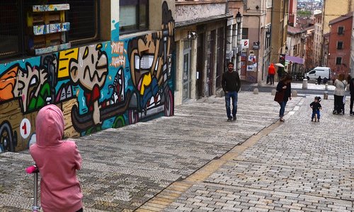 Explorer la Croix-Rousse : entre histoire ouvrière, art vivant et douceur de vivre