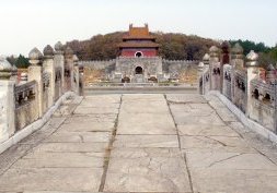 Pékin : tombeaux des Ming