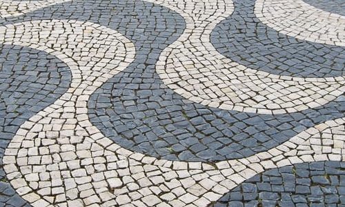 Entre les pavés portugais, une pièce d'un centime peut valoir plus de 50 000 €