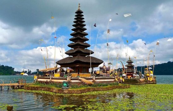 Bali : Le Temple Ulun Danu sur le lac Bratan